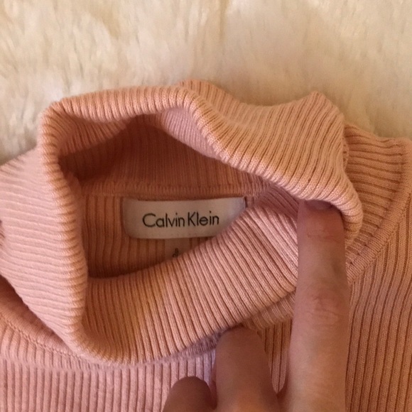 Calvin Klein pink turtleneck sweater - Picture 2 of 6